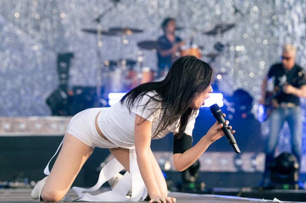 Wolf Alice Performs At Finsbury Park - London Ellie Rowsell of Wolf Alice performs at Wolf Alice at Finsbury Park on July 05, 2026 in London, England. Photo by LounisPhotography ABACAPRESS.COM London United Kingdom  Copyright: xLounisPhotography ABACAx