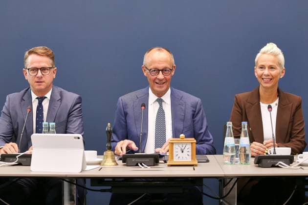 Berlin, Deutschland, 06.07.2026: Konrad-Adenauer-Haus: CDU-Bundesvorstandssitzung: L-R: CDU-Generalsekretär Carsten Linnemann, Bundeskanzler Friedrich Merz (CDU), Vorstandsmitglied Silvia Breher *** Berlin, Germany, July 6, 2026, Konrad Adenauer House, CDU Federal Executive Committee Meeting: (L-R) CDU Secretary General Carsten Linnemann, Federal Chancellor Friedrich Merz (CDU), Executive Committee Member Silvia Breher Copyright: xdtsxNachrichtenagenturx dts_126618