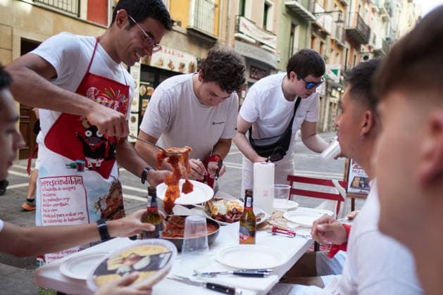 San Fermín 2026 Chupinazo: Moments before the San Fermín 2026 Chupinazo, in the Plaza del Ayuntamiento, on July 6, 2026, in Pamplona, Navarre, Spain. The Chupinazo marks the official start of the San Fermín festivities, which run through July 14. This year, the Navarre Emergency Services Division is in charge of lighting the rocket’s fuse, in recognition of its work during the bull runs. Spain  Copyright: xEduardoxSanzx 7648611