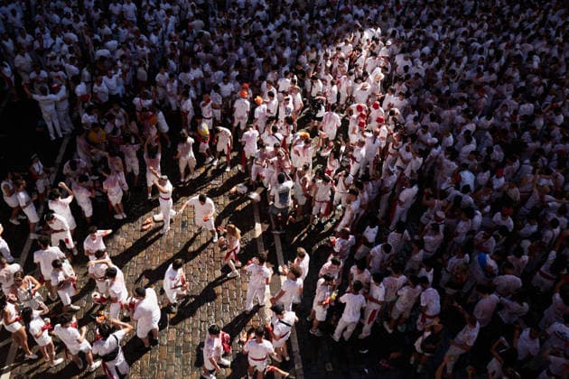 San Fermín 2026 Chupinazo: Moments before the San Fermín 2026 Chupinazo at the Plaza del Ayuntamiento on July 6, 2026, in Pamplona, Navarre, Spain. The Chupinazo marks the official start of the San Fermín festivities, which run through July 14. This year, the Navarre Emergency Services Division is in charge of lighting the rocket’s fuse, in recognition of its work during the bull runs. Spain  Copyright: xEduardoxSanzx 7648608