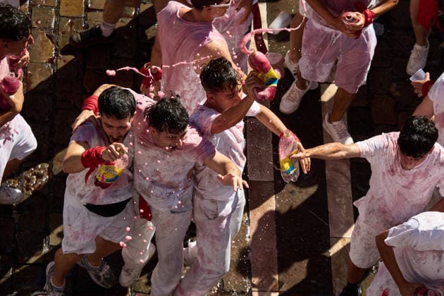 San Fermín 2026 Chupinazo: Moments before the San Fermín 2026 Chupinazo, in the Plaza del Ayuntamiento, on July 6, 2026, in Pamplona, Navarre, Spain. The Chupinazo marks the official start of the San Fermín festivities, which run through July 14. This year, the Navarre Emergency Services Division is in charge of lighting the rocket’s fuse, in recognition of its work during the bull runs. Spain  Copyright: xEduardoxSanzx 7648615