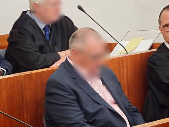 06.07.2026 xkhx Kassel,Langegericht Prozessbeginn Wilke Waldecker Fleisch- und Wurstwaren GmbH & Co. KG KG, Verfahren gegen Bild zeigt Frank Walter S. *** July 6, 2026 xkhx Kassel, Langegericht: Start of trial against Wilke Waldecker Fleisch und Wurstwaren GmbH Co KG KG; the photo shows Frank Walter S. KH
