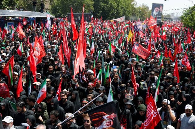 IRAN, TEHRAN - JULY 6, 2026: Mourners follow a funeral procession for Supreme Leader Ayatollah Ali Khamenei (1939-2026) through the city s centre. Khamenei was killed in a joint US-Israeli airstrike on February 28 Tehran Iran  - ZUMAt113 20260706_zaa_t113_072 Copyright: xValeryxSharifulinx