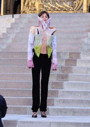 Emma Corrin Arrives at the Schiaparelli Fall Winter 2026–2027 Haute Couture Collection Fashion Show During Paris Fashion Week on July 6, 2026 Denis Guignebourg Bestimage Celebrities at the Schiaparelli Fall Winter 2026–2027 Haute Couture Collection Fashion show, during Paris Fashion Week on July 6, 2026, Paris, France  Copyright: xDenisxGuignebourgx xBestimagexDenisxGuignebourgx xBestimagex