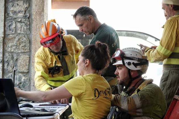 The wildfire in Ribota de Sajambre, León, continues. Several firefighters are preparing to extinguish the wildfire, as of July 6, 2026, in Ribota de Sajambre, León, Castile and León, Spain. The fire, which has been active since June 26 in Ribota de Sajambre, León, rose on Sunday, July 5, to a Potential Severity Index (IGR) of 2, forcing the complete closure of the N 625 at kilometer 125.5, within the municipality of Oseja de Sajambre. It is believed that the fire was started intentionally, and efforts to extinguish it are currently underway. JULY 6, 2026 FIRE FIREFIGHTERS CIVIL GUARD BRIGADES FIRE EXTINCTION FIRE León, Castile and León León, Castile and León Spain  Copyright: xXuanxCuetox 7648982