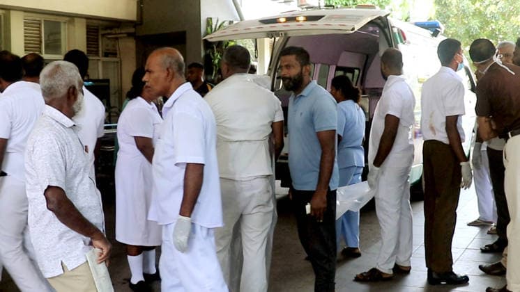 (260706) -- NEGOMBO, July 6, 2026 -- This video screenshot shows medical workers preparing to transfer injured people during a prison unrest in Negombo, Sri Lanka, on July 6, 2026. The death toll from a prison unrest in Negombo, Sri Lanka, has risen to 25, with at least 100 individuals injured, police said on Monday. (Photo by Xinhua) SRI LANKA-NEGOMBO-PRISON-UNREST GayanxSameera 