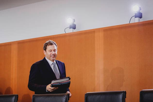 Lars Klingbeil, Bundesminister der Finanzen, aufgenommen im Rahmen der Kabinettssitzung im Bundeskanzleramt in Berlin, 06.07.2026. Bei der heutigen Sitzung will die Regierung den Haushaltsentwurf beschliessen. Berlin Deutschland *** Lars Klingbeil, Federal Minister of Finance, photographed during a cabinet meeting at the Federal Chancellery in Berlin, July 6, 2026. At today s meeting, the government plans to approve the draft budget. Berlin, Germany Copyright: xFlorianxGaertnerx