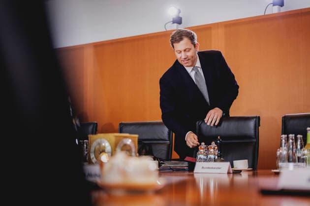 Lars Klingbeil, Bundesminister der Finanzen, aufgenommen im Rahmen der Kabinettssitzung im Bundeskanzleramt in Berlin, 06.07.2026. Bei der heutigen Sitzung will die Regierung den Haushaltsentwurf beschliessen. Berlin Deutschland *** Lars Klingbeil, Federal Minister of Finance, photographed during a cabinet meeting at the Federal Chancellery in Berlin, July 6, 2026. At today s meeting, the government plans to approve the draft budget. Berlin, Germany Copyright: xFlorianxGaertnerx