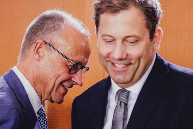 (L-R) Friedrich Merz (CDU), Bundeskanzler, und Lars Klingbeil, Bundesminister der Finanzen, aufgenommen im Rahmen der Kabinettssitzung im Bundeskanzleramt in Berlin, 06.07.2026. Bei der heutigen Sitzung will die Regierung den Haushaltsentwurf beschliessen. Berlin Deutschland *** L R Friedrich Merz, CDU, Federal Chancellor, and Lars Klingbeil, Federal Minister of Finance, photographed during a cabinet meeting at the Federal Chancellery in Berlin, July 6, 2026. At today s meeting, the government plans to approve the draft budget. Berlin, Germany Copyright: xFlorianxGaertnerx