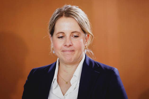 Verena Hubertz (SPD), Bundesministerin fuer Wohnen, Stadtentwicklung und Bauwesen, aufgenommen im Rahmen der Kabinettssitzung im Bundeskanzleramt in Berlin, 06.07.2026. Bei der heutigen Sitzung will die Regierung den Haushaltsentwurf beschliessen. Berlin Deutschland *** Verena Hubertz (SPD), Federal Minister for Housing, Urban Development, and Construction, photographed during a cabinet meeting at the Federal Chancellery in Berlin, July 6, 2026. At today s meeting, the government plans to approve the draft budget. Berlin, Germany Copyright: xFlorianxGaertnerx