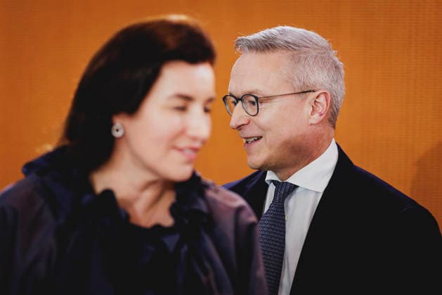 (R-L) Karsten Wildberger, Bundesminister fuer Digitalisierung und Staatsmodernisierung, und Dorothee Baer (CSU), Bundesministerin fuer Forschung, Technologie und Raumfahrt, aufgenommen im Rahmen der Kabinettssitzung im Bundeskanzleramt in Berlin, 06.07.2026. Bei der heutigen Sitzung will die Regierung den Haushaltsentwurf beschliessen. Berlin Deutschland *** R L Karsten Wildberger, Federal Minister for Digitalization and State Modernization, and Dorothee Baer (CSU), Federal Minister for Research, Technology, and Space, photographed during the cabinet meeting at the Federal Chancellery in Berlin, July 6, 2026. At today’s meeting, the government plans to approve the draft budget. Berlin, Germany Copyright: xFlorianxGaertnerx