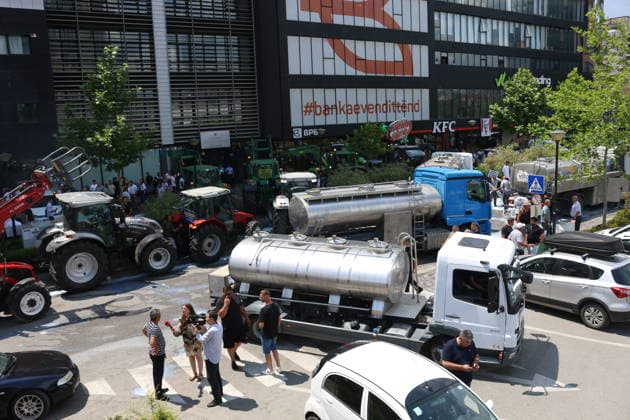 Kosovo dairy farmers pour hundreds of liters of milk outside ministry in protest PRISTINA, KOSOVO - JULY 6: Dairy farmers dump hundreds of liters of milk outside the Ministry of Agriculture, Forestry and Rural Development during a protest in Pristina, Kosovo, on July 6, 2026. The producers stage the demonstration to voice their demands and protest agricultural policies. Erkin Keci Anadolu Pristina Kosovo. Editorial use only. Please get in touch for any other usage.  Copyright: x2026xAnadoluxErkinxKecix