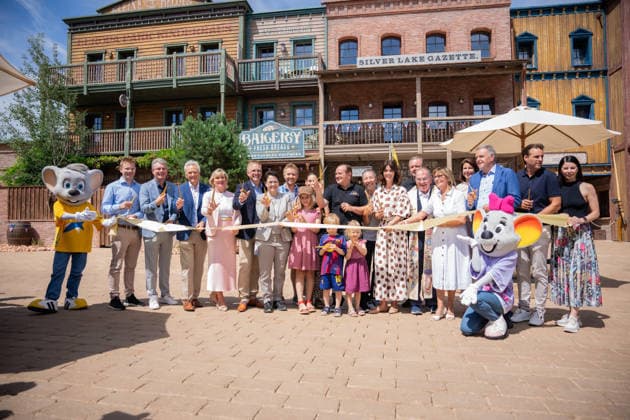 Eröffnung, Europa Park Kinderhaus Kleine Helden, RTL, Wir helfen Kindern, ; Thomas Mack, Katja Mack, Roland Mack, Marianne Mack, Ann- Kathrin Mack, Ernst Heller, Miriam Mack, Michael Mack, Dj Bobo, Wolfram Kons, Marion Gentes, Kai-Achim Klare, Mauritia Mack, Jürgen Mack, Rust Europa Park Deutschland *** Opening, Europa-Park Children s House Kleine Helden, RTL, Wir helfen Kindern, Thomas Mack, Katja Mack, Roland Mack, Marianne Mack, Ann Kathrin Mack, Ernst Heller, Miriam Mack, Michael Mack, DJ Bobo, Wolfram Kons, Marion Gentes, Kai Achim Klare, Mauritia Mack, Jürgen Mack, Rust Europa-Park Germany Copyright: xFINLEYxMÖRCHx