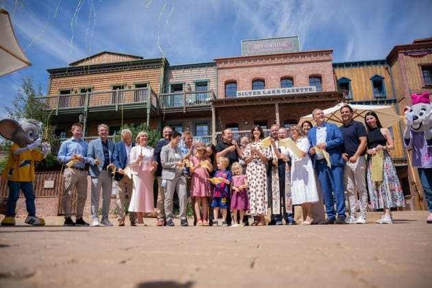 Eröffnung, Europa Park Kinderhaus Kleine Helden, RTL, Wir helfen Kindern, ; Thomas Mack, Katja Mack, Roland Mack, Marianne Mack, Ann- Kathrin Mack, Ernst Heller, Miriam Mack, Michael Mack, Dj Bobo, Wolfram Kons, Marion Gentes, Kai-Achim Klare, Mauritia Mack, Jürgen Mack, Rust Europa Park Deutschland *** Opening, Europa-Park Children s House Kleine Helden, RTL, Wir helfen Kindern, Thomas Mack, Katja Mack, Roland Mack, Marianne Mack, Ann Kathrin Mack, Ernst Heller, Miriam Mack, Michael Mack, DJ Bobo, Wolfram Kons, Marion Gentes, Kai Achim Klare, Mauritia Mack, Jürgen Mack, Rust Europa-Park Germany Copyright: xFINLEYxMÖRCHx