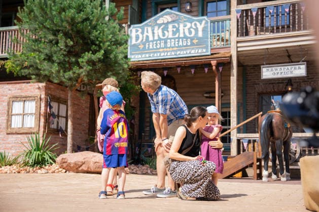Eröffnung, Europa Park Kinderhaus Kleine Helden, RTL, Wir helfen Kindern, ; Rust Europa Park Deutschland *** Grand Opening, Europa-Park Kleine Helden Children s House, RTL, Wir helfen Kindern, Rust, Europa-Park, Germany Copyright: xFINLEYxMÖRCHx