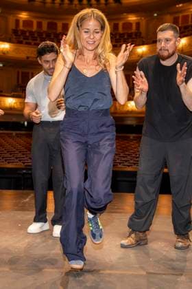ABB STOMP- Jessica Ginkel tanzen auf der Buehne beim Foto-TV-Call zum Gastspiel von STOMP in der Staatsoper Unter den Linden, Berlin den 06.07.2026 Berlin Deutschland