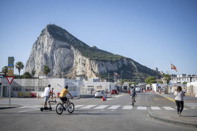 Border traffic increases between Spain and Gibraltar LA LINEA DE LA CONCEPCION, SPAIN - JULY 6: A view of checkpoint during document and passport checks at the border crossing between Spain and Gibraltar, in the southern Spanish border town of La Linea de la Concepcion, Spain on July 6, 2026. Sizable traffic delays have hit the border checkpoint amid ongoing diplomatic transitions and updated entry-exit system implementations ahead of the summer tourism season. Marcos Moreno Anadolu La Linea de la Concepcion Spain. Editorial use only. Please get in touch for any other usage.  Copyright: x2026xAnadoluxMarcosxMorenox