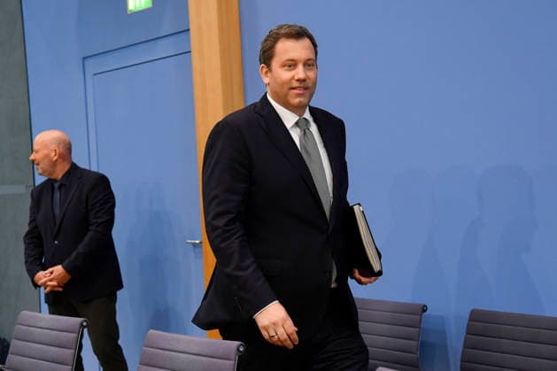 ABB BPK- Lars Klingbeil der Bundesminister der Finanzen SPD Politiker bei der Veroeffentlichung des Bericht Vorstellung Regierungsentwurf des Bundeshaushalts 2027 und Finanzplan bis 2030 auf der BPK Bundespressekonferenz am 06.07.2026 in Berlin Berlin Deutschland *** ABB BPK Lars Klingbeil, Federal Minister of Finance and SPD politician, at the press conference announcing the government’s draft of the 2027 federal budget and financial plan through 2030 at the BPK Federal Press Conference on July 6, 2026, in Berlin, Germany