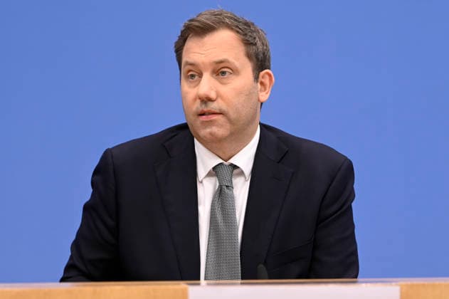 ABB BPK-Lars Klingbeil der Bundesminister der Finanzen SPD Politiker bei der Veroeffentlichung des Bericht Vorstellung Regierungsentwurf des Bundeshaushalts 2027 und Finanzplan bis 2030 auf der BPK Bundespressekonferenz am 06.07.2026 in Berlin Berlin Deutschland *** ABB BPK Lars Klingbeil, Federal Minister of Finance and SPD politician, at the press conference announcing the government’s draft of the 2027 federal budget and financial plan through 2030 at the BPK Federal Press Conference on July 6, 2026, in Berlin, Germany