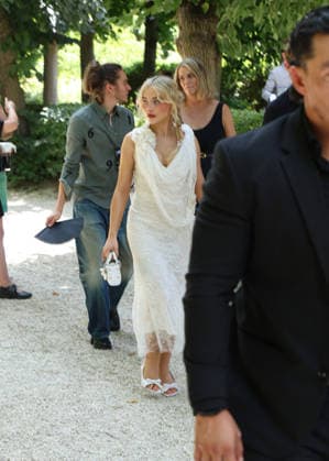 Sabrina Carpenter at the DIOR Fall Winter 2026–2027 Haute Couture fashion show during Paris Fashion Week (PFW) at the Rodin Museum in Paris, France, on July 6, 2026. Denis Guignebourg, Bestimage. Dior fashion show as part of Paris Haute Couture Fall Winter 2026 held at the Rodin Museum on July 6, 2026, in Paris, France. Paris, France  Copyright: xDenisxGuignebourgx xBestimagexDenisxGuignebourgx xBestimagex
