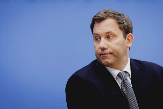 Lars Klingbeil, Bundesminister der Finanzen, aufgenommen im Rahmen einer Bundespressekonferenz zum Regierungsentwurf des Bundeshaushalts 2027 und Finanzplan bis 2030. Berlin, 06.07.2026. Fotografiert im Auftrag des Bundesministeriums der Finanzen. Berlin Deutschland *** Lars Klingbeil, Federal Minister of Finance, photographed during a federal press conference on the government’s draft of the 2027 federal budget and financial plan through 2030. Berlin, July 6, 2026. Photographed on behalf of the Federal Ministry of Finance. Berlin, Germany Copyright: xFlorianxGaertner BMFx
