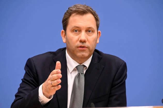 ABB BPK- Lars Klingbeil der Bundesminister der Finanzen SPD Politiker bei der Veroeffentlichung des Bericht Vorstellung Regierungsentwurf des Bundeshaushalts 2027 und Finanzplan bis 2030 auf der BPK Bundespressekonferenz am 06.07.2026 in Berlin Berlin Deutschland *** ABB BPK Lars Klingbeil, Federal Minister of Finance and SPD politician, at the press conference announcing the government’s draft of the 2027 federal budget and financial plan through 2030 at the BPK Federal Press Conference on July 6, 2026, in Berlin, Germany