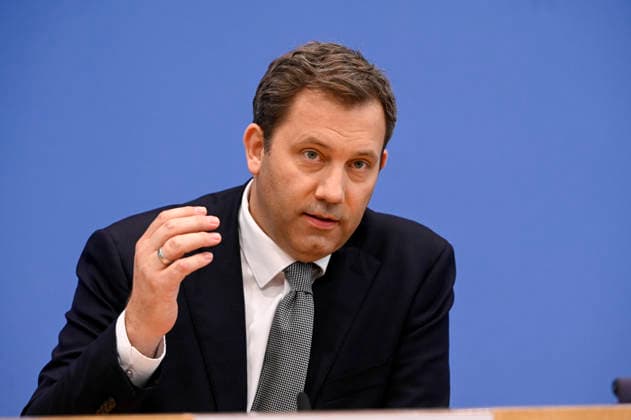 ABB BPK- Lars Klingbeil der Bundesminister der Finanzen SPD Politiker bei der Veroeffentlichung des Bericht Vorstellung Regierungsentwurf des Bundeshaushalts 2027 und Finanzplan bis 2030 auf der BPK Bundespressekonferenz am 06.07.2026 in Berlin Berlin Deutschland *** ABB BPK Lars Klingbeil, Federal Minister of Finance and SPD politician, at the press conference announcing the government’s draft of the 2027 federal budget and financial plan through 2030 at the BPK Federal Press Conference on July 6, 2026, in Berlin, Germany