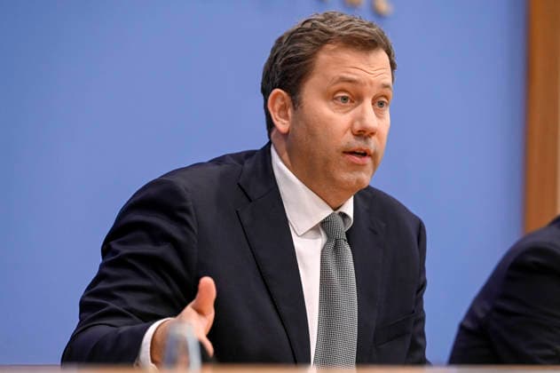 ABB BPK-Lars Klingbeil der Bundesminister der Finanzen SPD Politiker bei der Veroeffentlichung des Bericht Vorstellung Regierungsentwurf des Bundeshaushalts 2027 und Finanzplan bis 2030 auf der BPK Bundespressekonferenz am 06.07.2026 in Berlin Berlin Deutschland *** ABB BPK Lars Klingbeil, Federal Minister of Finance and SPD politician, at the press conference announcing the government’s draft of the 2027 federal budget and financial plan through 2030 at the BPK Federal Press Conference on July 6, 2026, in Berlin, Germany