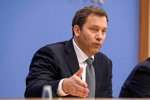 ABB BPK-Lars Klingbeil der Bundesminister der Finanzen SPD Politiker bei der Veroeffentlichung des Bericht Vorstellung Regierungsentwurf des Bundeshaushalts 2027 und Finanzplan bis 2030 auf der BPK Bundespressekonferenz am 06.07.2026 in Berlin Berlin Deutschland *** ABB BPK Lars Klingbeil, Federal Minister of Finance and SPD politician, at the press conference announcing the government’s draft of the 2027 federal budget and financial plan through 2030 at the BPK Federal Press Conference on July 6, 2026, in Berlin, Germany