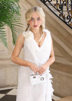 Sabrina Carpenter at the photocall for the DIOR Fall Winter 2026–2027 Haute Couture fashion show during Paris Fashion Week (PFW) at the Rodin Museum in Paris, France, on July 6, 2026. Denis Guignebourg, Bestimage. Photocall for the Dior fashion show as part of Paris Haute Couture Fall Winter 2026, held at the Rodin Museum on July 6, 2026, in Paris, France. Paris, France  Copyright: xDenisxGuignebourgx xBestimagexDenisxGuignebourgx xBestimagex