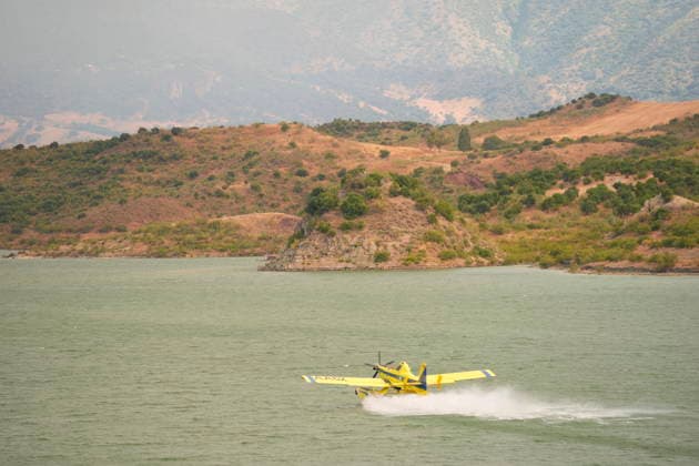 A wildfire in Grazalema, Cádiz, forces the evacuation of the Hotel Fuerte and triggers Emergency Phase 1. Aerial resources from the Infoca Plan are working to extinguish the wildfire in Grazalema. July 6, 2026, in Grazalema, Cádiz, Andalusia, Spain A dozen aerial resources, including helicopters and airplanes, are working to extinguish the wildfire that broke out in the municipality of Grazalema, Cádiz, specifically in the El Alamillo area, which has forced the evacuation of the Hotel Fuerte and led to the emergency phase being raised to Operational Phase 1. July 6, 2026 Joaquí Zahara de la Sierra, Cádiz, Spain  Copyright: xJoaquinxCorcherox 7649844