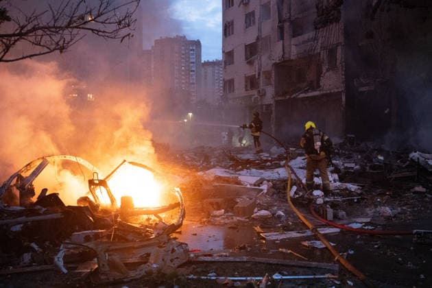 RECORD DATE NOT STATED Rescuers extinguish a fire caused by a massive combined Russian attack, Kyiv, Ukraine, on July 6, 2026. Russian forces launched a large-scale attack on the capital using ballistic and cruise missiles as well as attack drones, causing destruction to apartment buildings and civilian infrastructure across several districts of the city. The Podilskyi district suffered the most severe damage. At least 11 people were killed and 46 others were injured (Photo by Danylo Antoniuk Ukrinform) Russia launches another massive strike on Kyiv  Copyright: xDanyloxAntoniukx