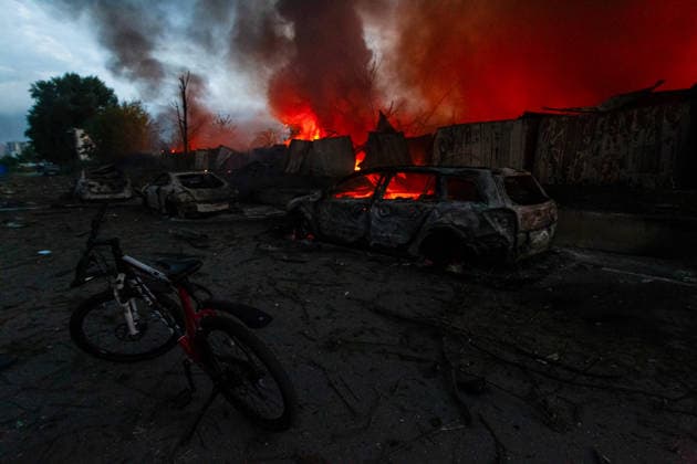 RECORD DATE NOT STATED Cars destroyed in a massive combined Russian attack stand beside burning garages in Kyiv, Ukraine, on July 6, 2026. Russian forces launched a large-scale attack on the capital using ballistic and cruise missiles as well as attack drones, causing destruction to apartment buildings and civilian infrastructure across several districts of the city. The Podilskyi district suffered the most severe damage. At least 11 people were killed and 46 others were injured (Photo by Kyrylo Chubotin Ukrinform) Russia launches another massive strike on Kyiv  Copyright: xKyryloxChubotinx