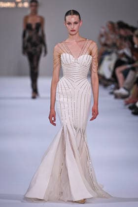 PFW - Tamara Ralph Runway in Paris FA A model walks the runway the Autumn-Winter 2027 2028 couture collection by Tamara Ralph during the Paris Fashion Week, on July 6, 2026. Photo by Firas Abdullah ABACAPRESS.COM Paris Ile-de-France France  Copyright: xAbdullahxFiras ABACAx