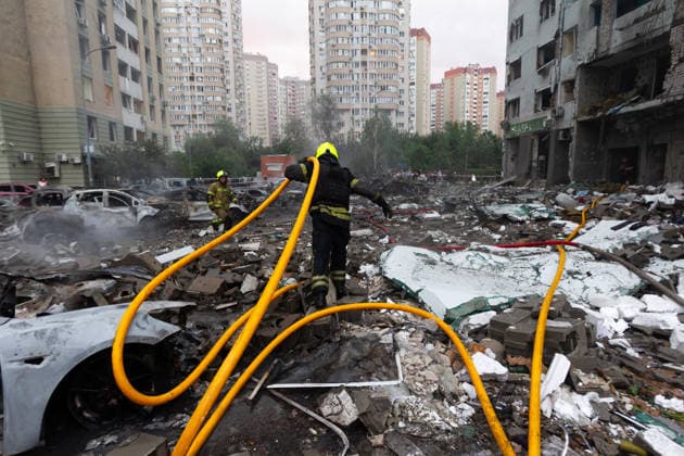 Russia launches another massive strike on Kyiv A rescuer works at the scene of a massive combined Russian attack in Kyiv, Ukraine, on July 6, 2026. Russian forces launched a large-scale attack on the capital using ballistic and cruise missiles as well as attack drones, causing destruction to apartment buildings and civilian infrastructure across several districts of the city. The Podilskyi district suffered the most severe damage. At least 11 people were killed and 46 others were injured, Credit:Kyrylo Chubotin Ukrinform Avalon Ukraine, Kyiv  Copyright: xKyryloxChubotinx xUkrinformx xAvalonx 1114836825