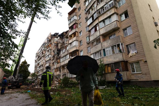 Russian missile hits apartment building in Kyiv™s Podilskyi district A nine-storey residential building damaged in a massive combined Russian attack is seen in Kyiv™s Podilskyi district, Ukraine, on July 6, 2026. Russian forces launched a large-scale attack on the capital using ballistic and cruise missiles as well as attack drones, causing destruction to apartment buildings and civilian infrastructure across several districts of the city. The Podilskyi district suffered the most severe damage. At least 11 people were killed and 46 others were injured, Credit:Kyrylo Chubotin Ukrinform Avalon Ukraine, Kyiv  Copyright: xKyryloxChubotinx xUkrinformx xAvalonx 1114838930