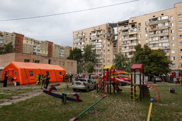 Russian missile hits apartment building in Kyiv™s Podilskyi district Rescuers stand beside a tent outside a nine-storey residential building damaged in a massive combined Russian attack in Kyiv™s Podilskyi district, Ukraine, on July 6, 2026. Russian forces launched a large-scale attack on the capital using ballistic and cruise missiles as well as attack drones, causing destruction to apartment buildings and civilian infrastructure across several districts of the city. The Podilskyi district suffered the most severe damage. At least 11 people were killed and 46 others were injured, Credit:Kyrylo Chubotin Ukrinform Avalon Ukraine, Kyiv  Copyright: xKyryloxChubotinx xUkrinformx xAvalonx 1114839009