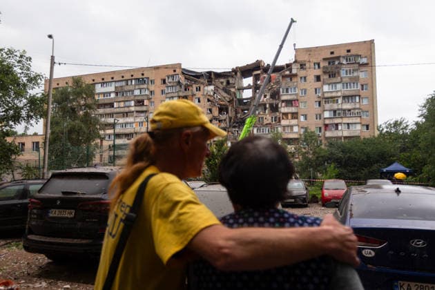 Russian missile hits apartment building in Kyiv?s Podilskyi district Heavy machinery operates during recovery efforts at the site of a nine-storey residential building damaged in a large-scale military operation in Kyiv s Podilskyi district, Ukraine, on July 6, 2026. Forces launched ballistic and cruise missiles, as well as drones, causing destruction to apartment buildings and civilian infrastructure across several districts of the city. The Podilskyi district suffered the most severe damage. At least 11 people are killed and 46 others are injured. Kyiv Ukraine  Copyright: xKyryloxChubotinx originalFilename: ukrinform-russianm260706_npzcs.jpg