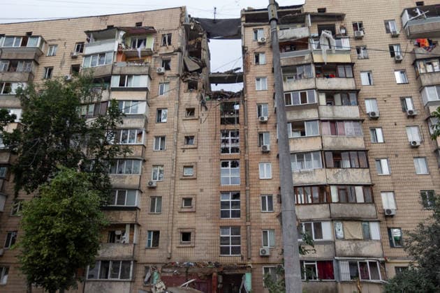 Russian missile hits apartment building in Kyiv?s Podilskyi district A nine-storey residential building is damaged in Kyiv s Podilskyi district, Ukraine, on July 6, 2026. Russian forces launch a large-scale operation on the capital using ballistic and cruise missiles as well as drones, resulting in damage to apartment buildings and civilian infrastructure across several districts of the city. The Podilskyi district experiences the most severe damage. At least 11 people are killed and 46 others are injured. Kyiv Ukraine  Copyright: xKyryloxChubotinx originalFilename: ukrinform-russianm260706_npFfF.jpg