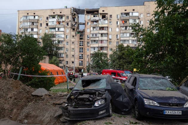 Russian missile hits apartment building in Kyiv?s Podilskyi district Damaged cars stand beside a crater in front of a nine-storey residential building in Kyiv s Podilskyi district, Ukraine, on July 6, 2026. Russian forces conduct a large-scale operation on the capital using ballistic and cruise missiles as well as drones, resulting in damage to apartment buildings and civilian infrastructure across several districts of the city. The Podilskyi district experiences the most severe damage. At least 11 people are killed and 46 others are injured. Kyiv Ukraine  Copyright: xKyryloxChubotinx originalFilename: ukrinform-russianm260706_npHy5.jpg