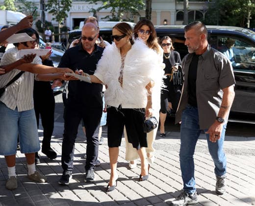 jennifer Lopez in Paris Jennifer Lopez in Paris during the Fashion Week . France , Paris on july 6 , 2026  Copyright: xDidierxFereyx