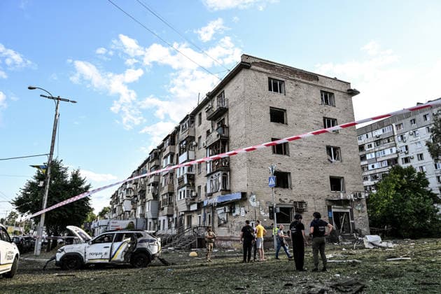 RECORD DATE NOT STATED A five-storey residential building damaged in a Russian guided bomb attack is seen in Zaporizhzhia, Ukraine, on July 5, 2026. Russian forces struck the city with two guided aerial bombs. One bomb hit near a multi-storey residential building, while the other struck a private residential area. The attack damaged 35 apartments in the apartment building and destroyed private homes. More than ten people were injured, and a police officer was killed (Photo by Dmytro Smolienko Ukrinform) Russian forces strike Zaporizhzhia with two guided bombs  Copyright: xDmytroxSmolienkox