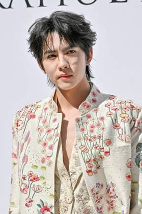 PFW Haute Couture Rahul Mishra Photocall JR Yun Qi attending the Rahul Mishra photocall during Haute Couture Fashion Week in Paris, France, on 6 July 2026. Photo by Julien Reynaud APS-Medias ABACAPRESS.COM Paris France  Copyright: xReynaudxJulien APS-Medias ABACAx
