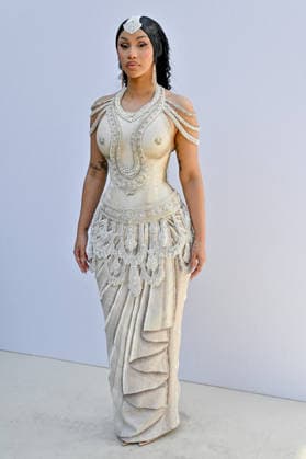 PFW Haute Couture Rahul Mishra Photocall JR Cardi B attending the Rahul Mishra photocall during Haute Couture Fashion Week in Paris, France, on 6 July 2026. Photo by Julien Reynaud APS-Medias ABACAPRESS.COM Paris France  Copyright: xReynaudxJulien APS-Medias ABACAx