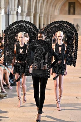 PFW Haute Couture Rahul Mishra Runway JR A model walks the runway at the Rahul Mishra show during Haute Couture Fashion Week in Paris, France, on 6 July 2026. Photo by Julien Reynaud APS-Medias ABACAPRESS.COM Paris France  Copyright: xReynaudxJulien APS-Medias ABACAx