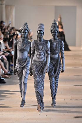 PFW Haute Couture Rahul Mishra Runway JR A model walks the runway at the Rahul Mishra show during Haute Couture Fashion Week in Paris, France, on 6 July 2026. Photo by Julien Reynaud APS-Medias ABACAPRESS.COM Paris France  Copyright: xReynaudxJulien APS-Medias ABACAx