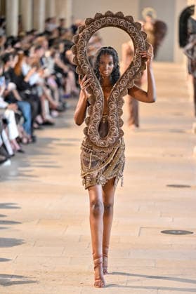 PFW Haute Couture Rahul Mishra Runway JR A model walks the runway at the Rahul Mishra show during Haute Couture Fashion Week in Paris, France, on 6 July 2026. Photo by Julien Reynaud APS-Medias ABACAPRESS.COM Paris France  Copyright: xReynaudxJulien APS-Medias ABACAx