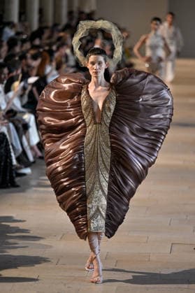 PFW Haute Couture Rahul Mishra Runway JR A model walks the runway at the Rahul Mishra show during Haute Couture Fashion Week in Paris, France, on 6 July 2026. Photo by Julien Reynaud APS-Medias ABACAPRESS.COM Paris France  Copyright: xReynaudxJulien APS-Medias ABACAx