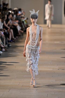 PFW Haute Couture Rahul Mishra Runway JR A model walks the runway at the Rahul Mishra show during Haute Couture Fashion Week in Paris, France, on 6 July 2026. Photo by Julien Reynaud APS-Medias ABACAPRESS.COM Paris France  Copyright: xReynaudxJulien APS-Medias ABACAx