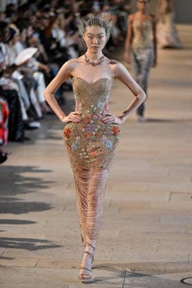 PFW Haute Couture Rahul Mishra Runway JR A model walks the runway at the Rahul Mishra show during Haute Couture Fashion Week in Paris, France, on 6 July 2026. Photo by Julien Reynaud APS-Medias ABACAPRESS.COM Paris France  Copyright: xReynaudxJulien APS-Medias ABACAx